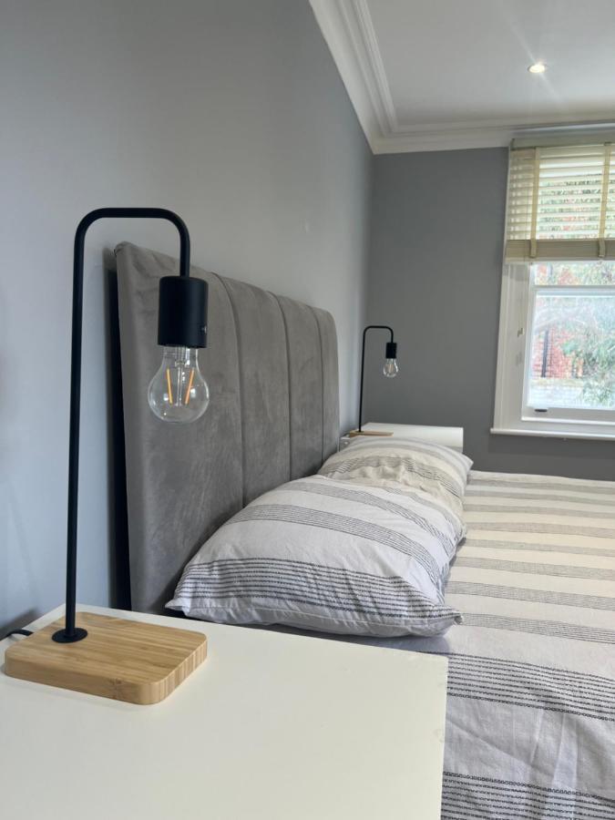לונדון Lovely 2-Bedroom Victorian Flats מראה חיצוני תמונה