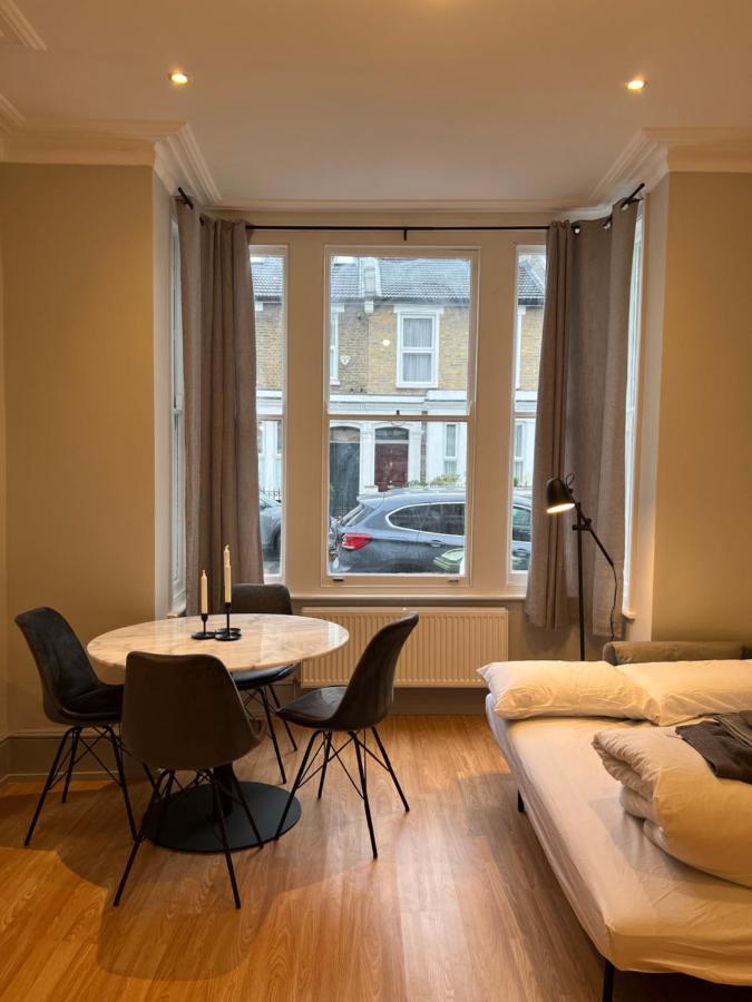 לונדון Lovely 2-Bedroom Victorian Flats מראה חיצוני תמונה